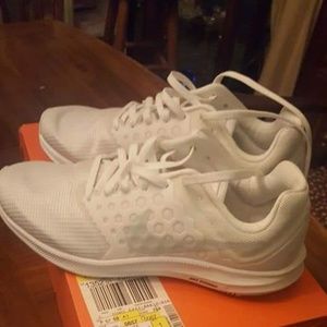 White Nikes 7.5